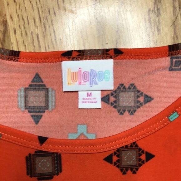 Stunning LuLaRoe Irma Tunic - Picture 3 of 7